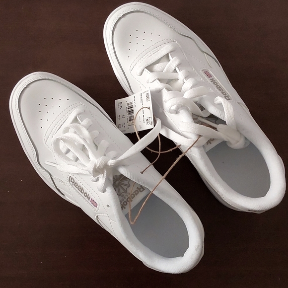 Reebok Other - NEW men's/boys' white Reebok tennis shoes size 5.5